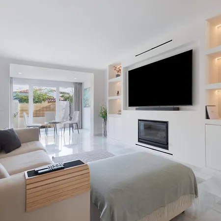 Luxurious And Modern Family Home Malaga Exterior photo